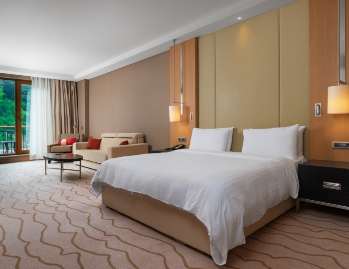 Делюкс с видом на горы с одной двуспальной кроватью - Отель Марриотт Красная Поляна / Sochi Marriott Krasnaya Polyana