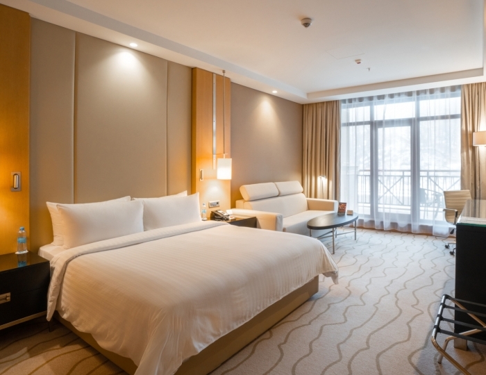 Делюкс с видом на горы с одной двуспальной кроватью - Отель Марриотт Красная Поляна / Sochi Marriott Krasnaya Polyana