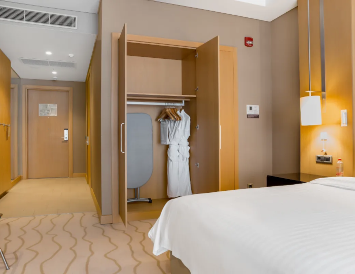 Номер Делюкс для людей с ограниченными физическими возможностями  - Отель Марриотт Красная Поляна / Sochi Marriott Krasnaya Polyana