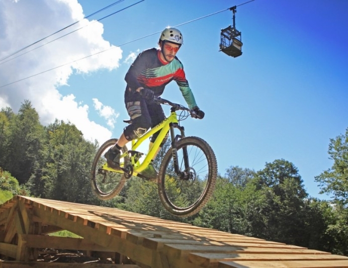 Летние развлечения на территории курорта - Отель Марриотт Красная Поляна / Sochi Marriott Krasnaya Polyana