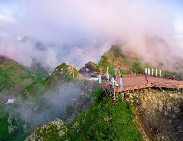 Летние развлечения на территории курорта - Отель Марриотт Красная Поляна / Sochi Marriott Krasnaya Polyana