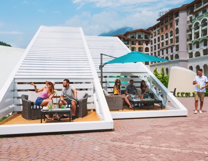 Открытый бассейн - Отель Марриотт Красная Поляна / Sochi Marriott Krasnaya Polyana