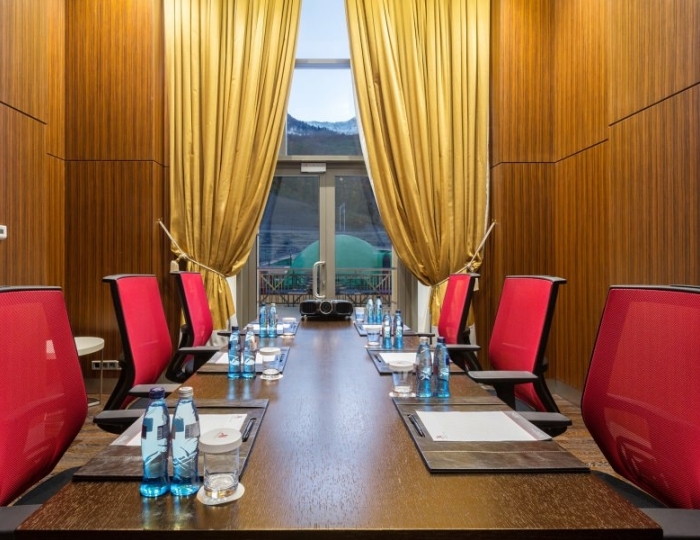 Кабинет для переговоров - Отель Марриотт Красная Поляна / Sochi Marriott Krasnaya Polyana